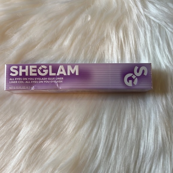 False lashes & Lash Glue Bundle - Picture 3 of 4